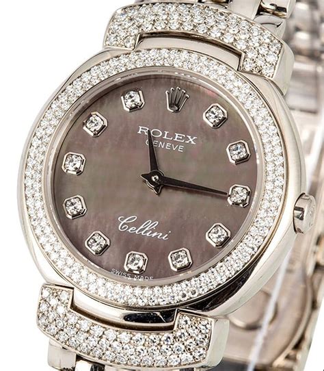 Luxury watches for women .